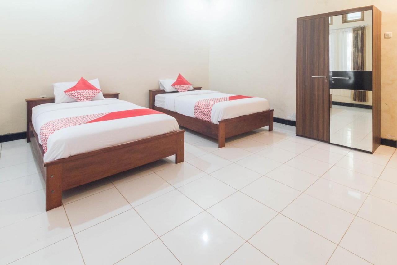 โอโย 1688 คอลลิน บีช โฮเต็ล Hotel อัมบอน ภายนอก รูปภาพ