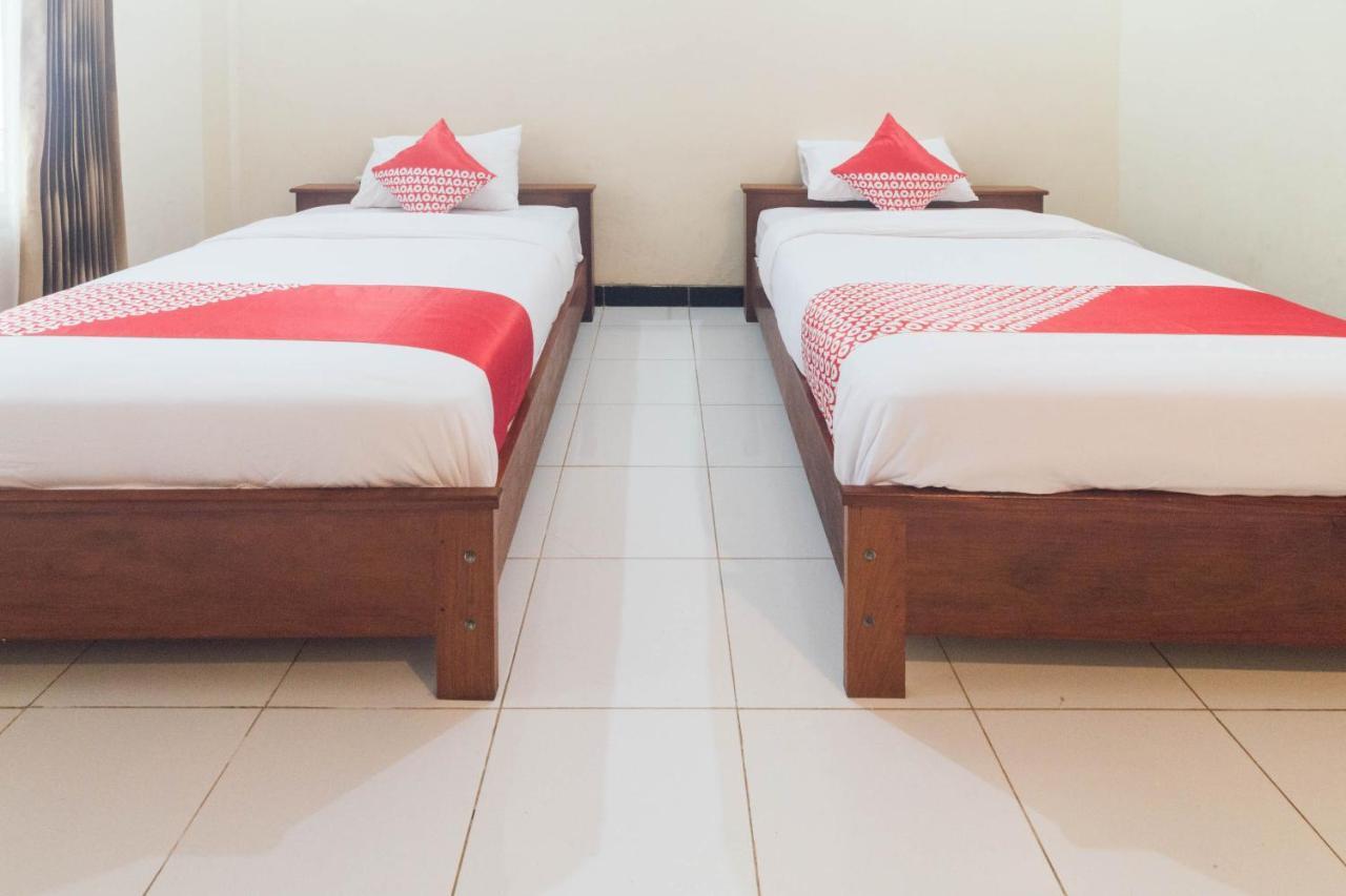 โอโย 1688 คอลลิน บีช โฮเต็ล Hotel อัมบอน ภายนอก รูปภาพ