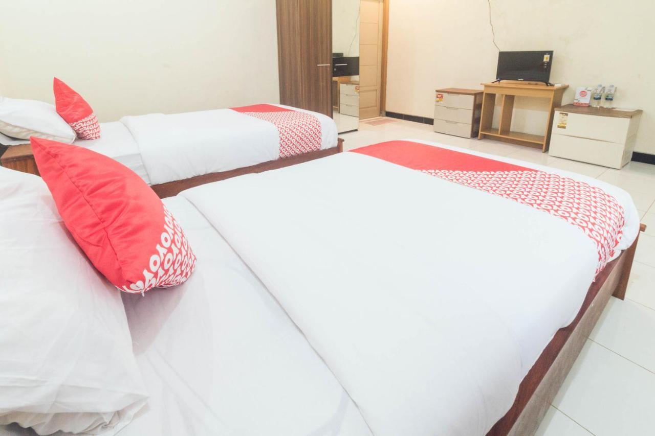 โอโย 1688 คอลลิน บีช โฮเต็ล Hotel อัมบอน ภายนอก รูปภาพ